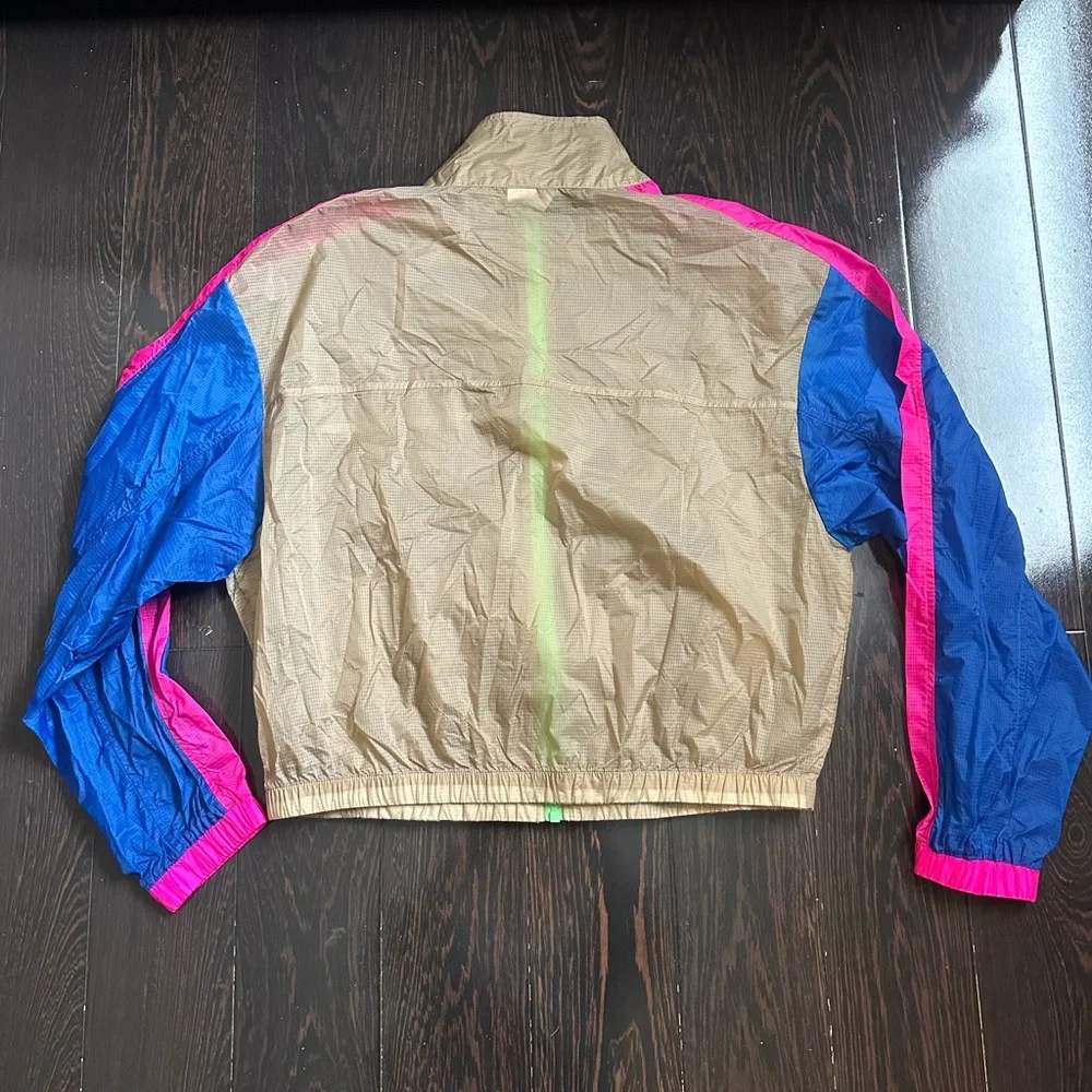 HOST PICK 💕 NWT Fabletics windbreaker - Picture 2 of 4